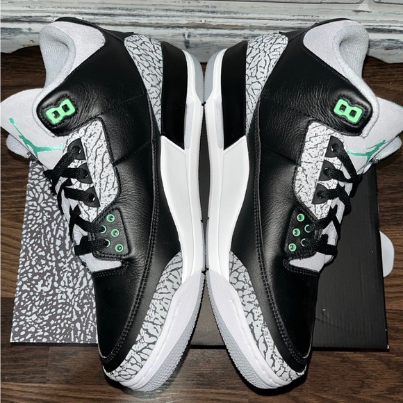 Jordan Retro 3 Green Glow - Picture 3 of 5